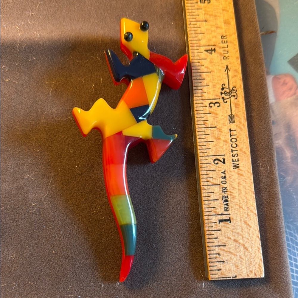 SHULTZ Colorful LIZARD Gecko Figurine PIN